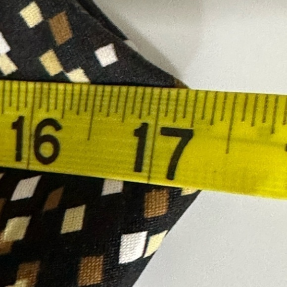 R & K. Sz 6 dress Fit & Flair. Has a tiny square pattern Black belt  Silky feel - Picture 4 of 14